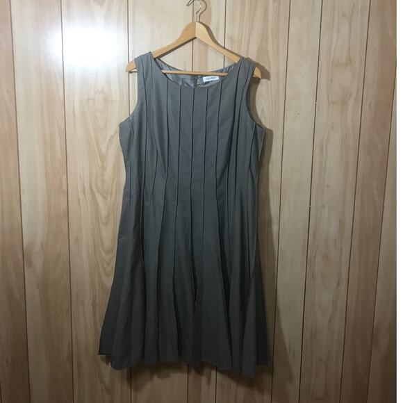 Calvin Klein Vintage Gray Pleated Round Neck Sleeveless Dress - Picture 1 of 5